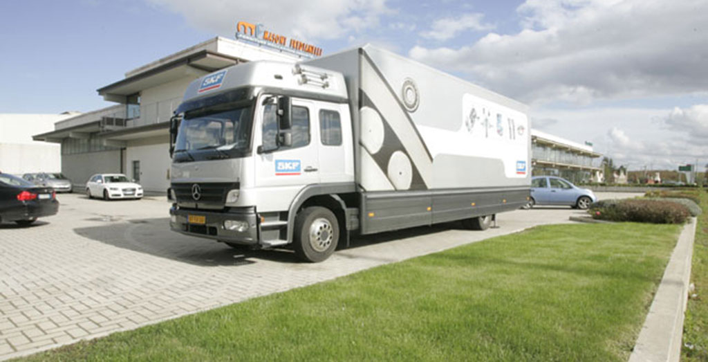 foto esterno mostra Masoni Fredianelli, con camion attrezzato SKF